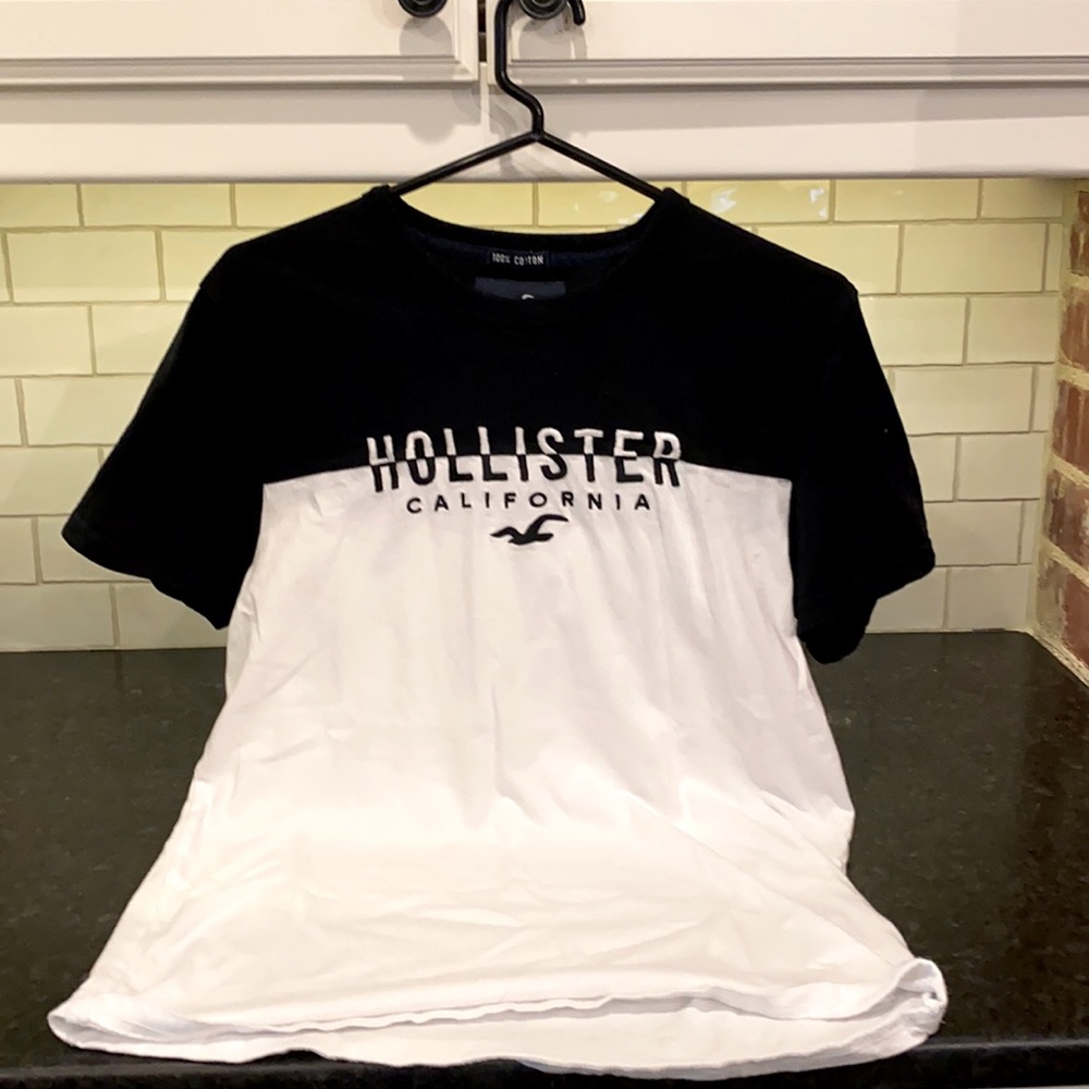 Short sleeved Hollister Tshirt